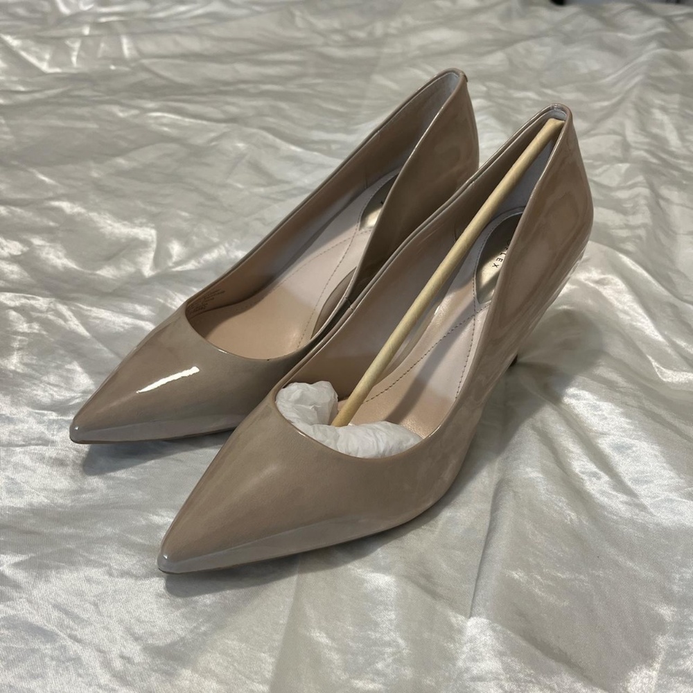 Glossy Beige Pointed Toe Heels - Size 9